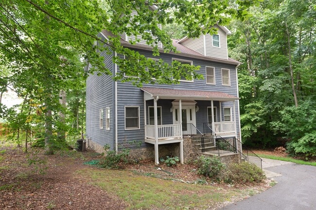 Building Photo - Spacious 3100 sq ft 3 bedroom 2.5 bath home on over 1.5 acres in Oak Ridge NC w/2 car garage