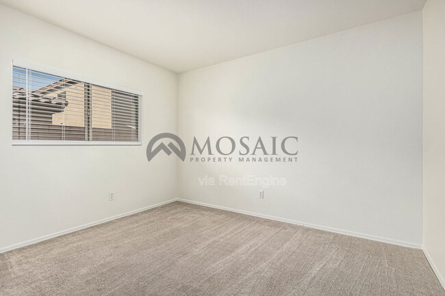 Building Photo - 1543 S Danielson Way