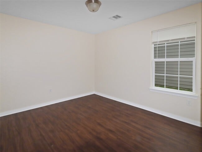 Building Photo - 7501 Blue Jay Dr