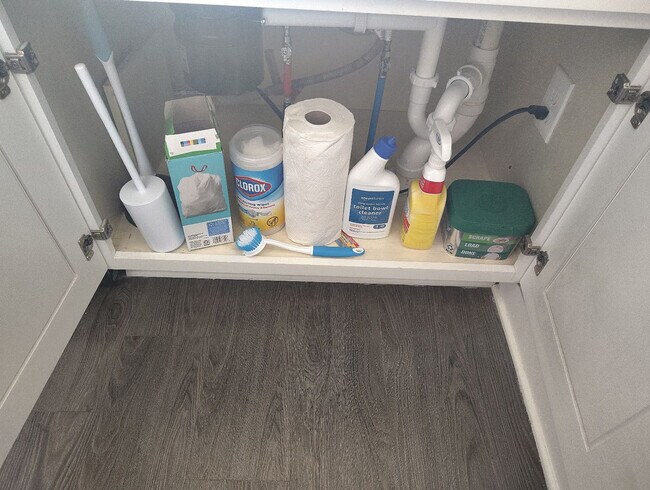 Building Photo - 205 Tiliwa Ct