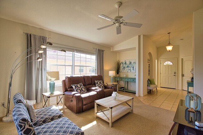 Building Photo - Annual Unfurnished 2 Bedroom 2 Bathroom Second Floor Condo in Casa Del Lago!