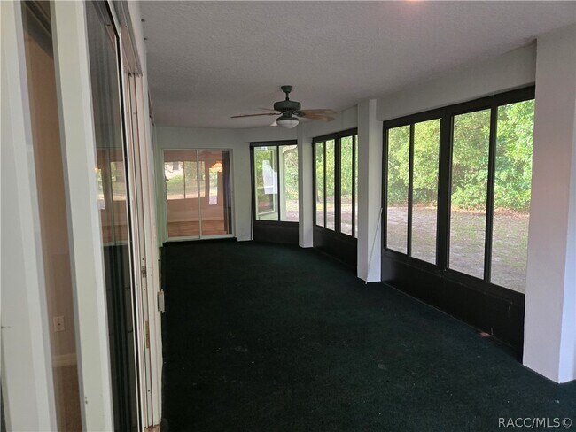 Building Photo - 14 Hollyhock Ct