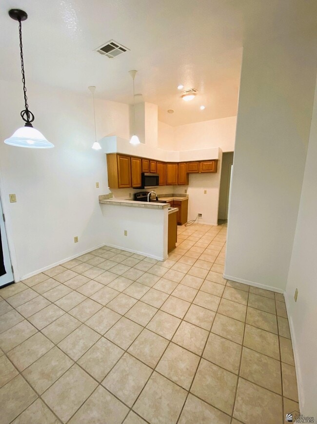 Building Photo - 1422 Andrea Ave