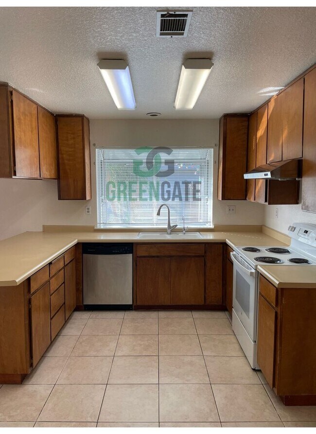 Building Photo - 177-179 Manzanita Lane