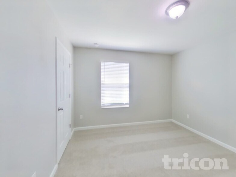 Building Photo - 77013 Birdseye Ct