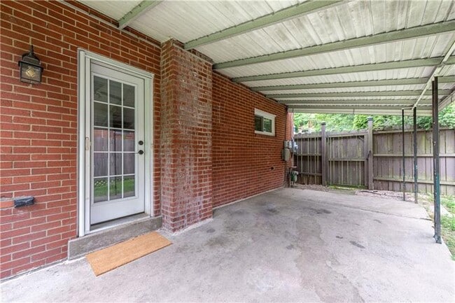 Building Photo - 1431 Lakeside Dr