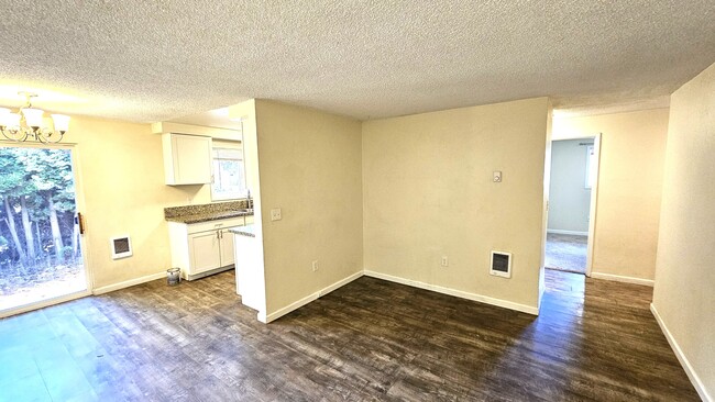 Building Photo - 3105 L St