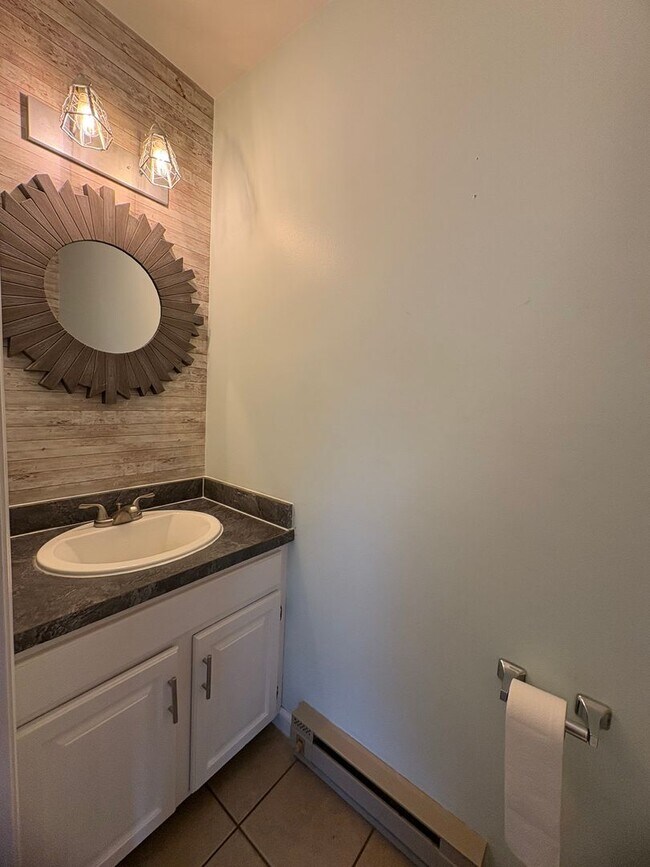 Building Photo - 3 Bedroom 1.5 Bathroom in Elizabethtown!