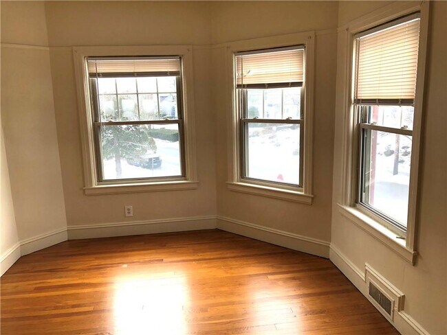 Building Photo - 185 Bluff Ave