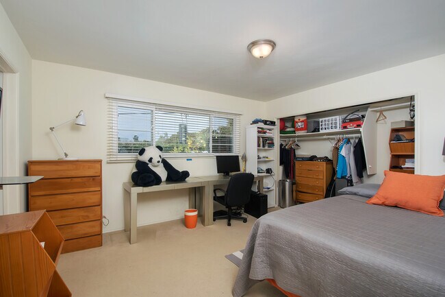 Building Photo - STUNNING & RARE 3BD/2.5BA LA JOLLA HOME WITH A POOL! $7,995/mo