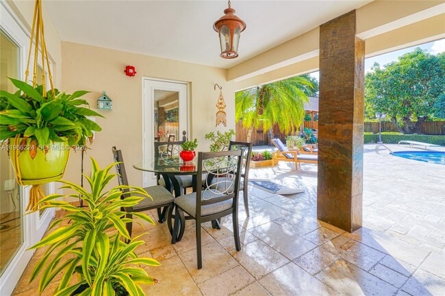 Building Photo - 5826 SW 17th St