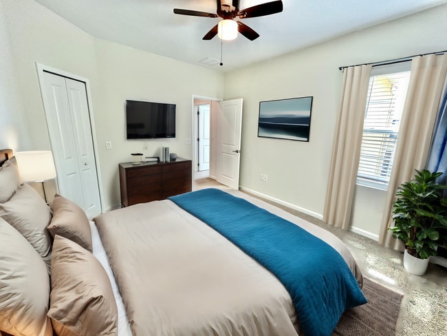 Building Photo - Upscale 3Beds/2.5Baths Townhouse living in...