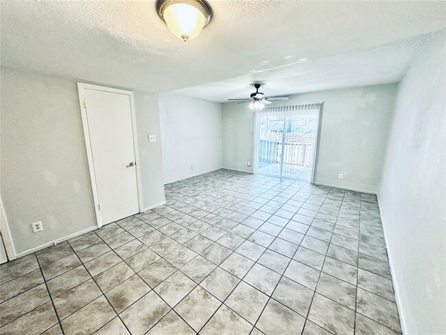 Building Photo - 3822 Southway Dr