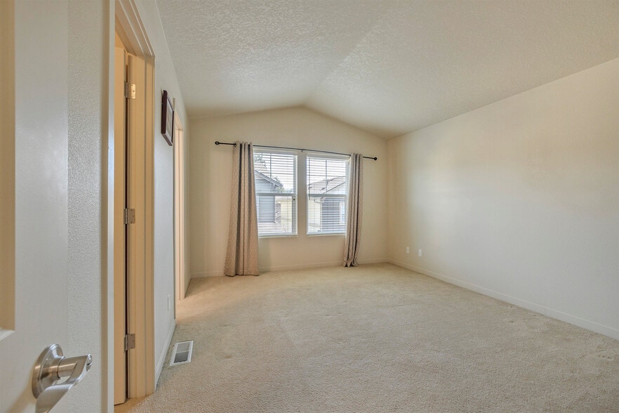 Building Photo - 217 NW 117th Loop
