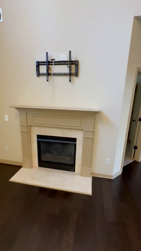 Building Photo - 4950 Belcrest Way