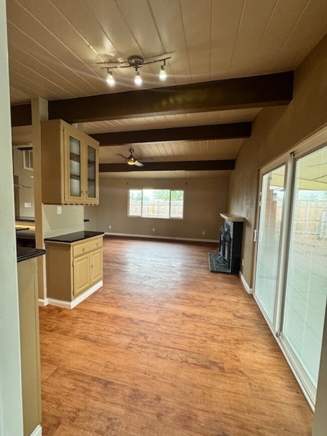 Building Photo - Available for Move In 3 Bed, 2.5 Bath Home...
