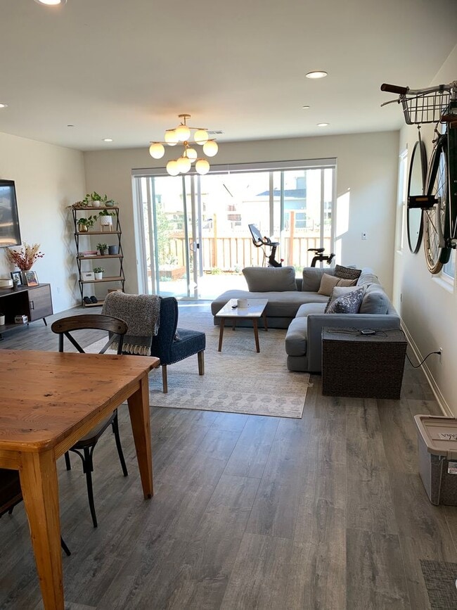 Building Photo - Beautiful 4 BD / 3 BA Home in Righetti Ranch