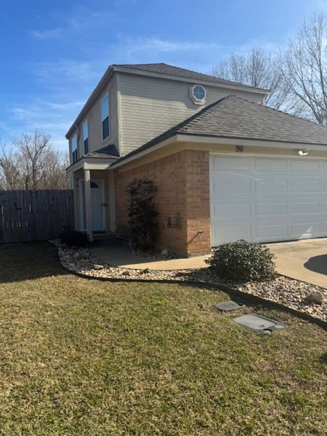 Building Photo - 3/2/2 Gated Community, Fenced Yard, Pool Access