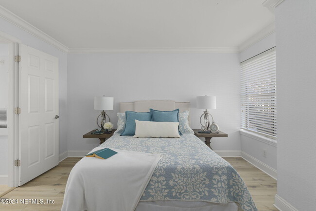 Building Photo - 858 Shoreline Cir