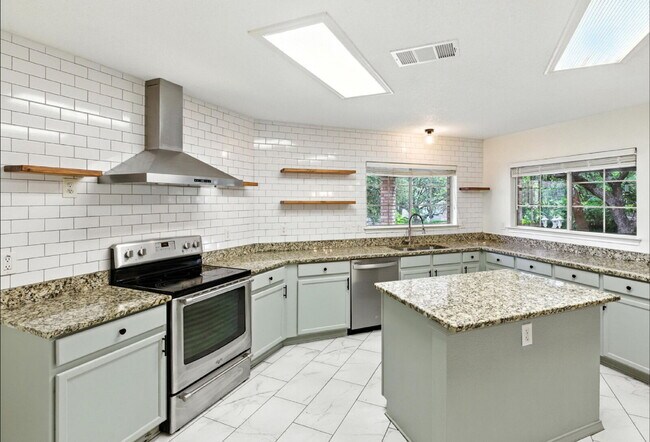 Building Photo - 22023 Oriole Hill Dr