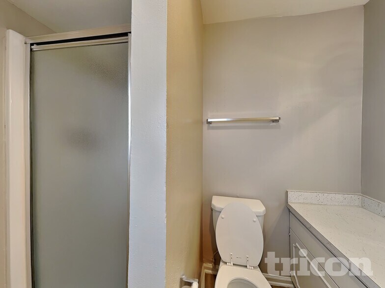 Building Photo - 1142 Shadyglen Cir