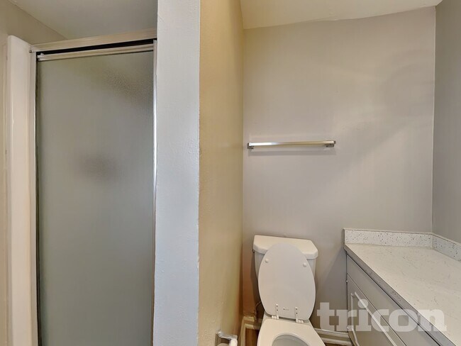 Building Photo - 1142 Shadyglen Cir