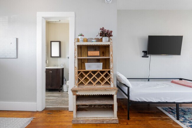 Building Photo - 304 Power St