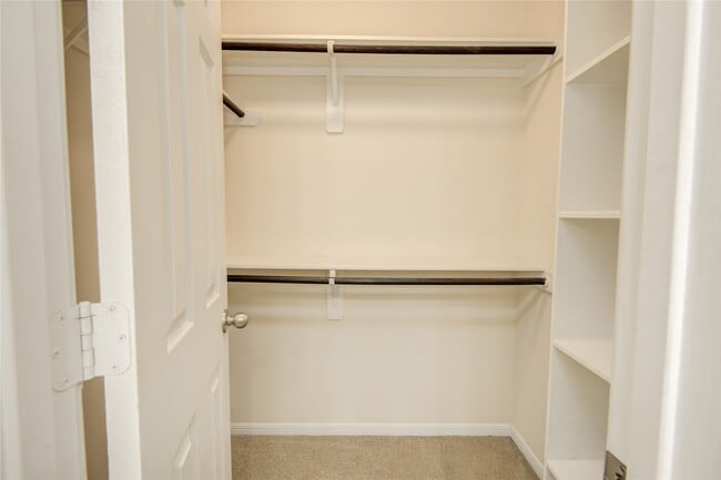Building Photo - 2111 Denridge Dr
