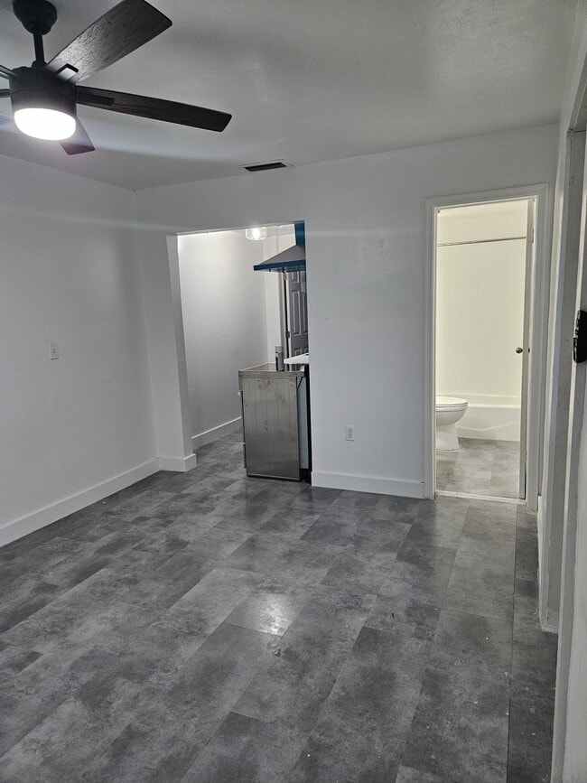 Building Photo - 3709 Efficiency Apartments