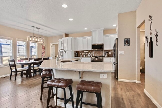 Building Photo - Fully Furnished 5 Bedroom Home in Eagle Id...