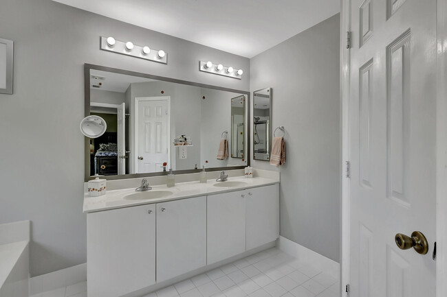 Building Photo - 9205 Villa Palma Ln