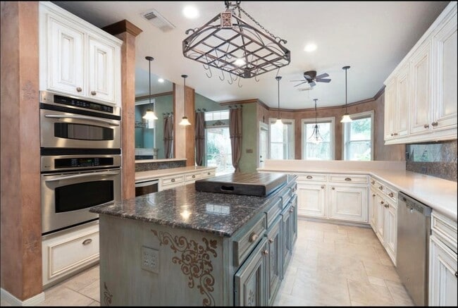 Building Photo - 17422 Palisander Ct