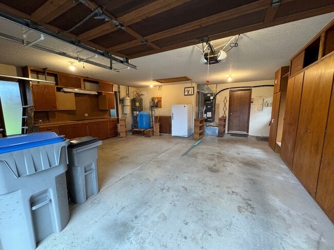 Building Photo - 21635 SW Elwert Rd