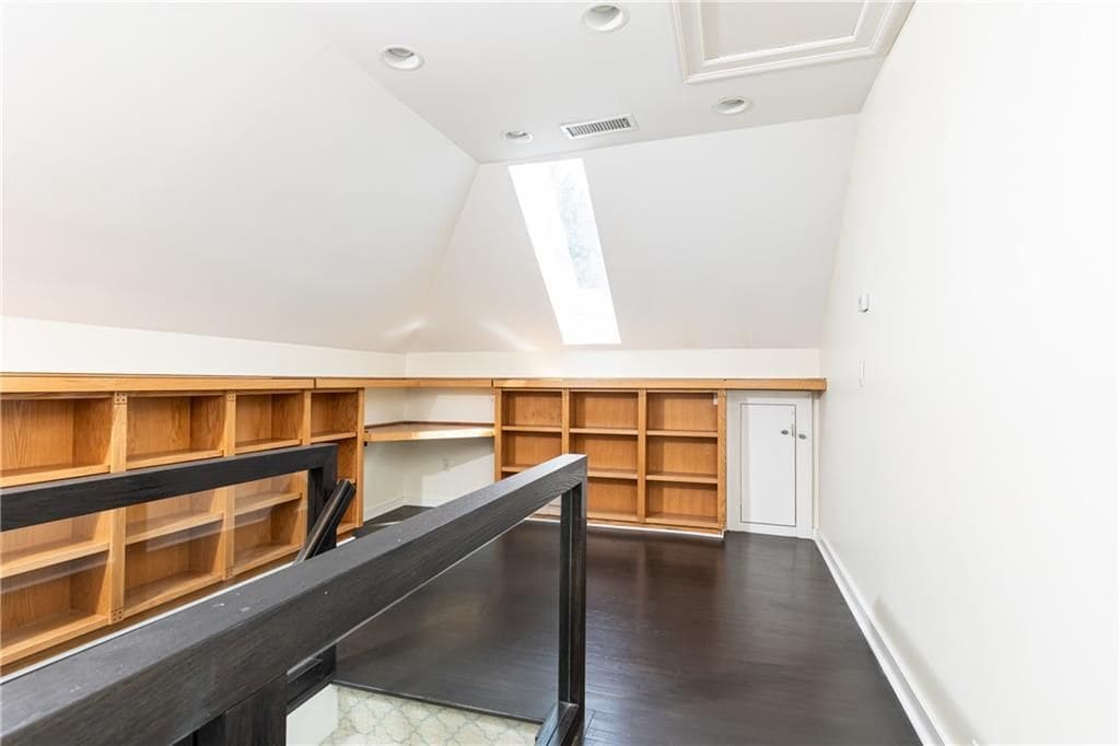 Building Photo - 1022 Reeder Cir NE