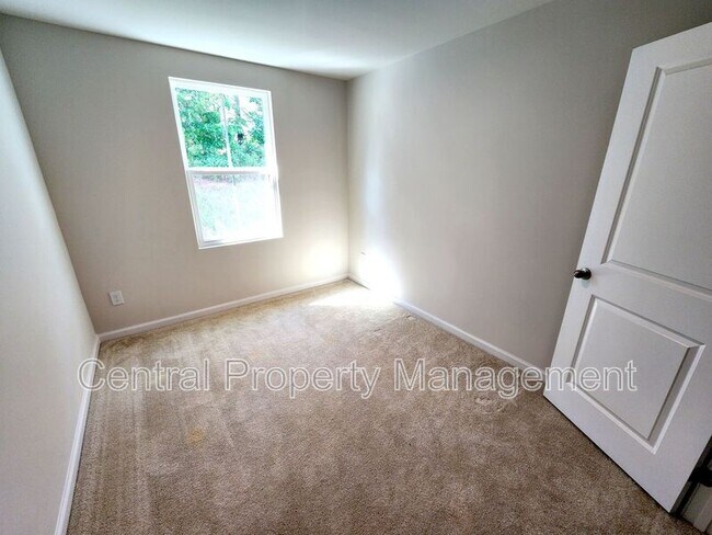 Building Photo - 165 Sarnesfield Wy