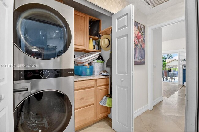 Building Photo - 9592 Majestic Way