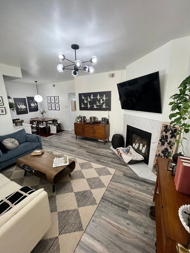 Building Photo - Stunning 2-Bed, 2-Bath Renovated Home with Private Patio & Parking!