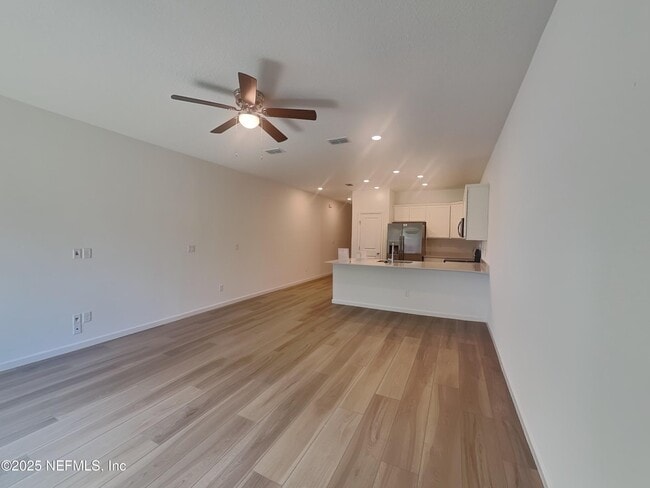 Building Photo - 622 Holly Lks Dr