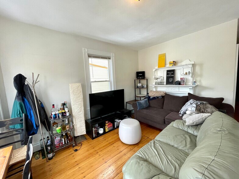 Building Photo - 97 Calumet St