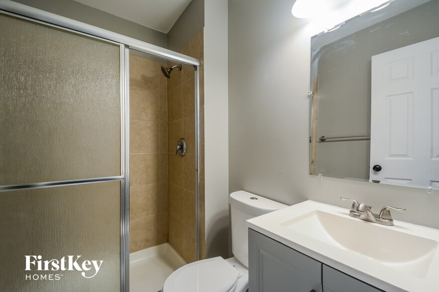 Building Photo - 22 Oak Forest Dr