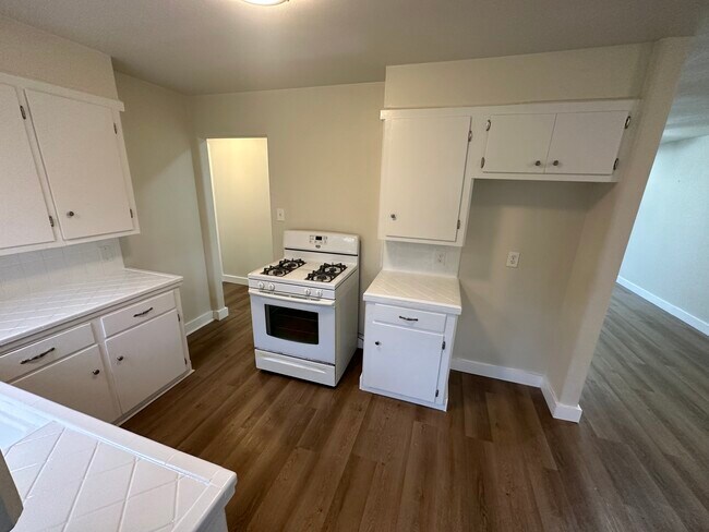 Building Photo - 1908 E Mimosa Ave