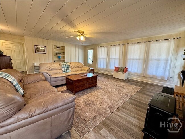 Building Photo - 233 Quacco Rd