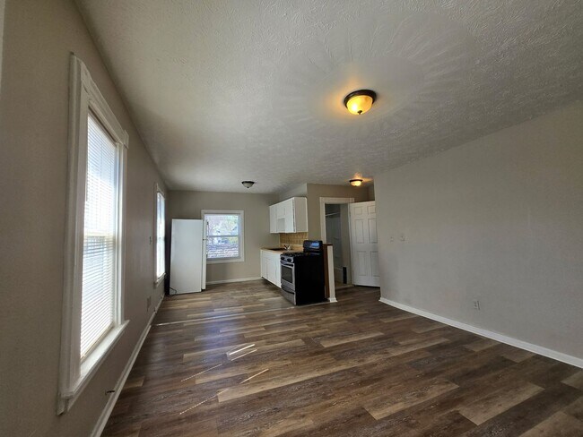 Building Photo - 15 Edmonds St