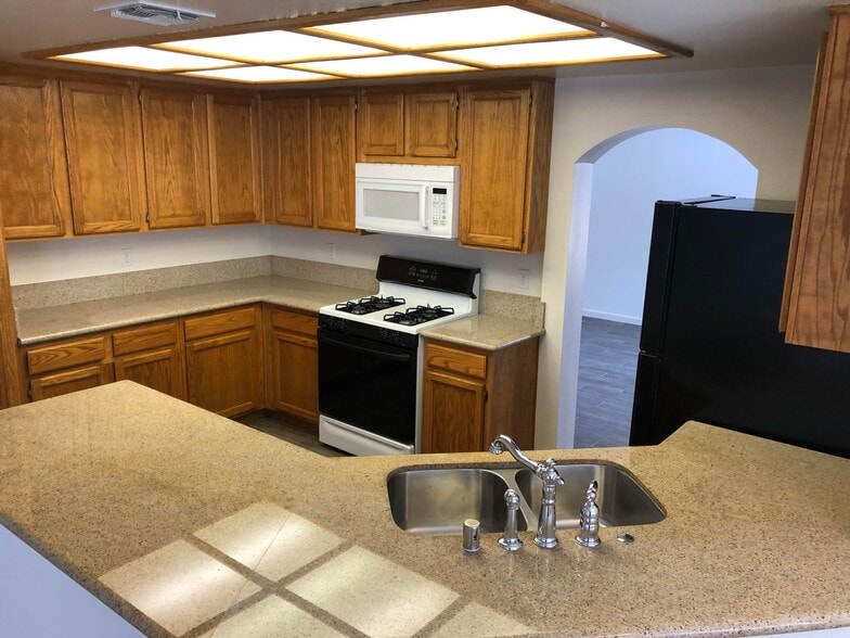 Building Photo - 147 Coventry Dr