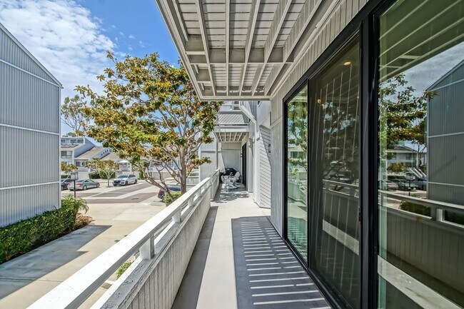 Building Photo - 14 Aries Ct