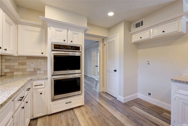 Building Photo - 9115 Taidswood Dr