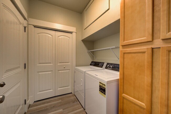 Building Photo - Very Clean Single-Family Home For Rent IN VALLEY WEST BOZEMAN