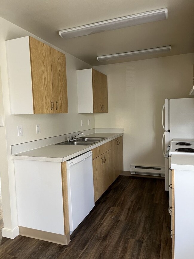 Building Photo - 1402 N Raymond St