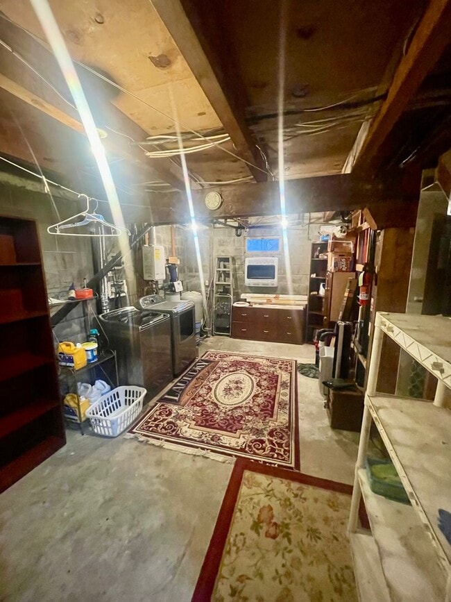 Building Photo - Serene Lakeside escape with direct lake access, peace and privacy on 2.5 acres! 2 bedroom/1 bathr...