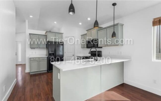 Building Photo - **HALF OFF First Months Rent**